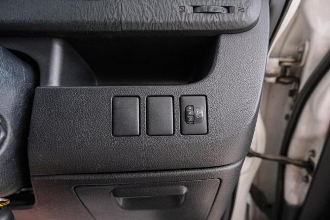 Toyota Voxy II (R70) с пробегом 2010 года, цена 1 349 000 рублей, 190808 км, минивэн, Автокод Объявления