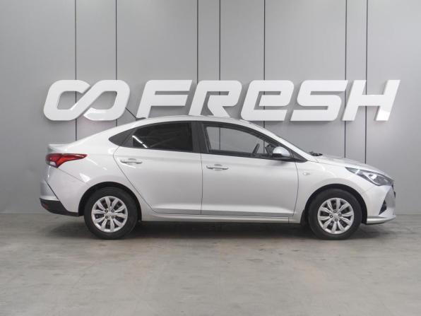 Hyundai Solaris II Рестайлинг с пробегом 2021 года, цена 1 599 000 рублей, 124325 км, седан, Автокод Объявления