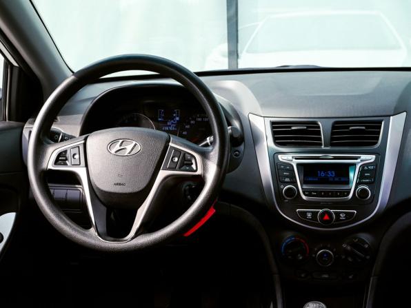 Hyundai Solaris I Рестайлинг с пробегом 2015 года, цена 805 000 рублей, 236762 км, седан, Автокод Объявления