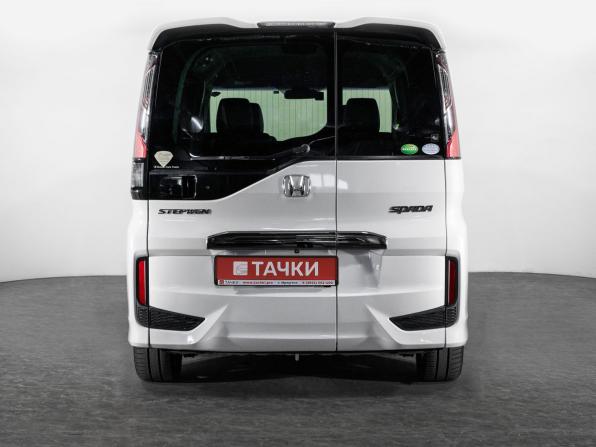 Honda Stepwgn V с пробегом 2017 года, цена 2 100 000 рублей, 59348 км, минивэн, Автокод Объявления