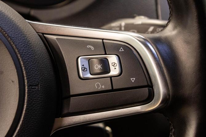 Volkswagen Polo V Рестайлинг с пробегом 2019 года, цена 1 049 000 рублей, 205100 км, седан, Автокод Объявления