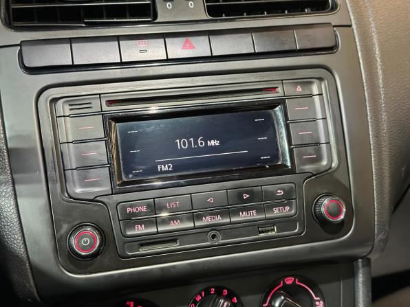 Volkswagen Polo V Рестайлинг с пробегом 2015 года, цена 950 000 рублей, 111200 км, седан, Автокод Объявления