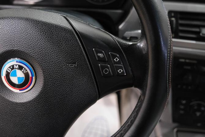 BMW 3 серии V (E90/E91/E92/E93) с пробегом 2005 года, цена 929 000 рублей, 31000 км, седан, Автокод Объявления
