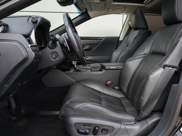 Lexus ES VII с пробегом 2018 года, цена 3 575 000 рублей, 147299 км, седан, Автокод Объявления