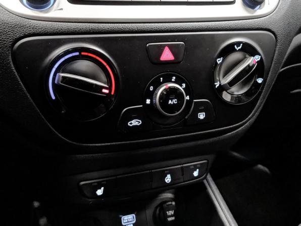 Hyundai Solaris II с пробегом 2019 года, цена 1 060 000 рублей, 141460 км, седан, Автокод Объявления