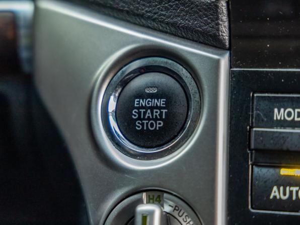 Toyota Land Cruiser 200 Series Рестайлинг 1 с пробегом 2015 года, цена 4 798 000 рублей, 122353 км, внедорожник, Автокод Объявления