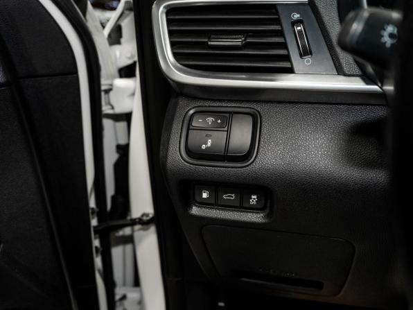 Kia Optima IV Рестайлинг с пробегом 2019 года, цена 1 735 000 рублей, 140017 км, седан, Автокод Объявления
