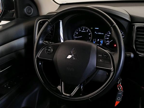 Mitsubishi Outlander III Рестайлинг 2 с пробегом 2017 года, цена 2 089 000 рублей, 71122 км, внедорожник, Автокод Объявления