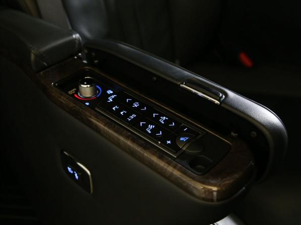 Toyota Alphard III Рестайлинг с пробегом 2022 года, цена 6 000 000 рублей, 90029 км, минивэн, Автокод Объявления