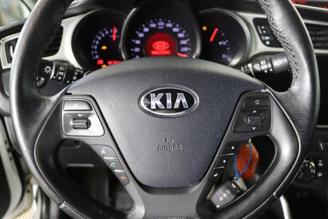 Kia Ceed II Рестайлинг с пробегом 2018 года, цена 1 599 990 рублей, 74670 км, хэтчбек, Автокод Объявления
