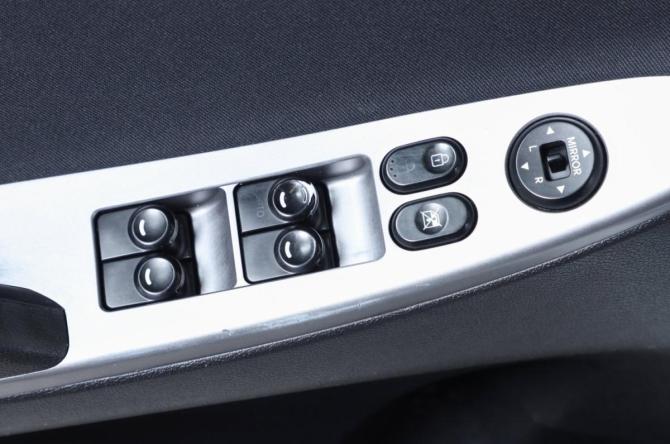 Hyundai Solaris I Рестайлинг с пробегом 2015 года, цена 899 000 рублей, 200000 км, седан, Автокод Объявления