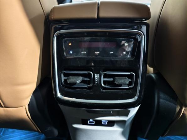 JETOUR X70+ I Рестайлинг с пробегом 2024 года, цена 2 223 600 рублей, 28034 км, внедорожник, Автокод Объявления