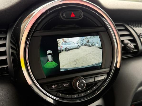 Mini Hatch III (F55/F56) Рестайлинг с пробегом 2020 года, цена 2 949 000 рублей, 94100 км, хэтчбек, Автокод Объявления