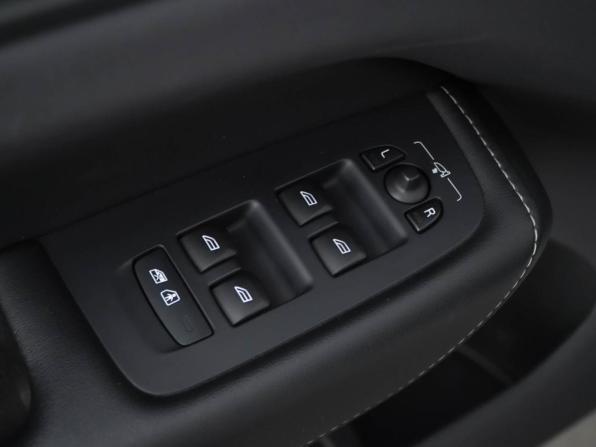 Volvo XC60 II Рестайлинг с пробегом 2021 года, цена 3 997 055 рублей, 159700 км, внедорожник, Автокод Объявления