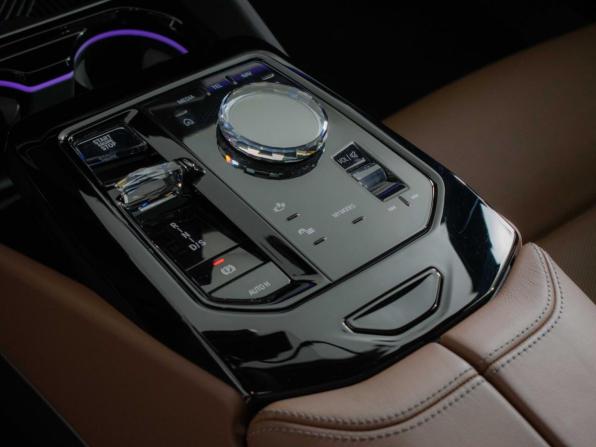 BMW 5 серии VIII (G60/G61/G68) с пробегом 2024 года, цена 8 400 000 рублей, 12410 км, седан, Автокод Объявления
