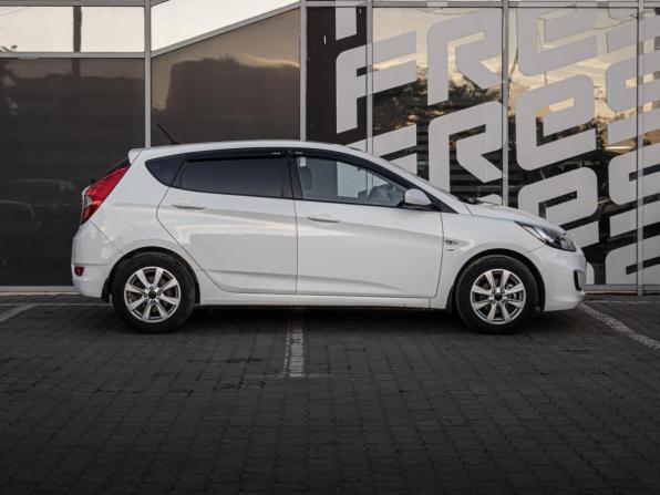 Hyundai Solaris I с пробегом 2014 года, цена 920 000 рублей, 122133 км, хэтчбек, Автокод Объявления