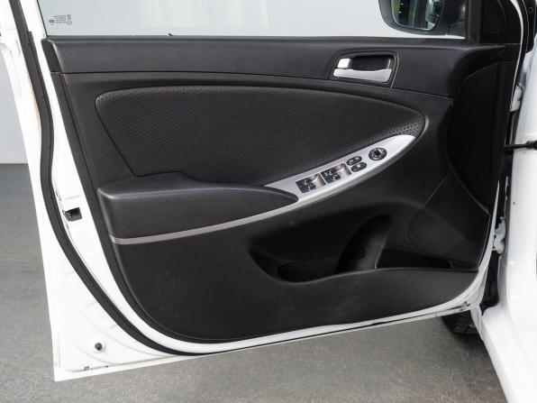 Hyundai Solaris I Рестайлинг с пробегом 2015 года, цена 940 000 рублей, 156799 км, хэтчбек, Автокод Объявления