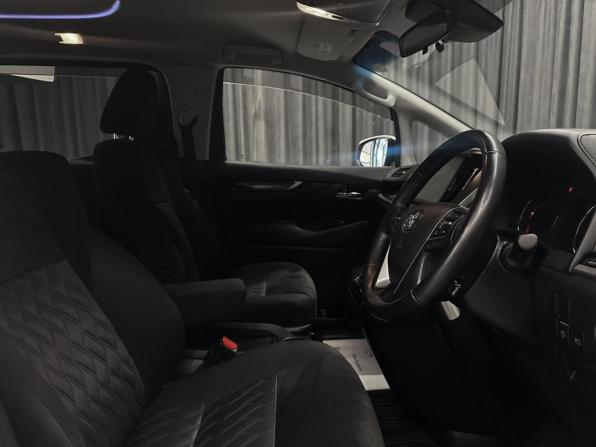 Toyota Vellfire II Рестайлинг с пробегом 2019 года, цена 4 199 000 рублей, 70000 км, минивэн, Автокод Объявления