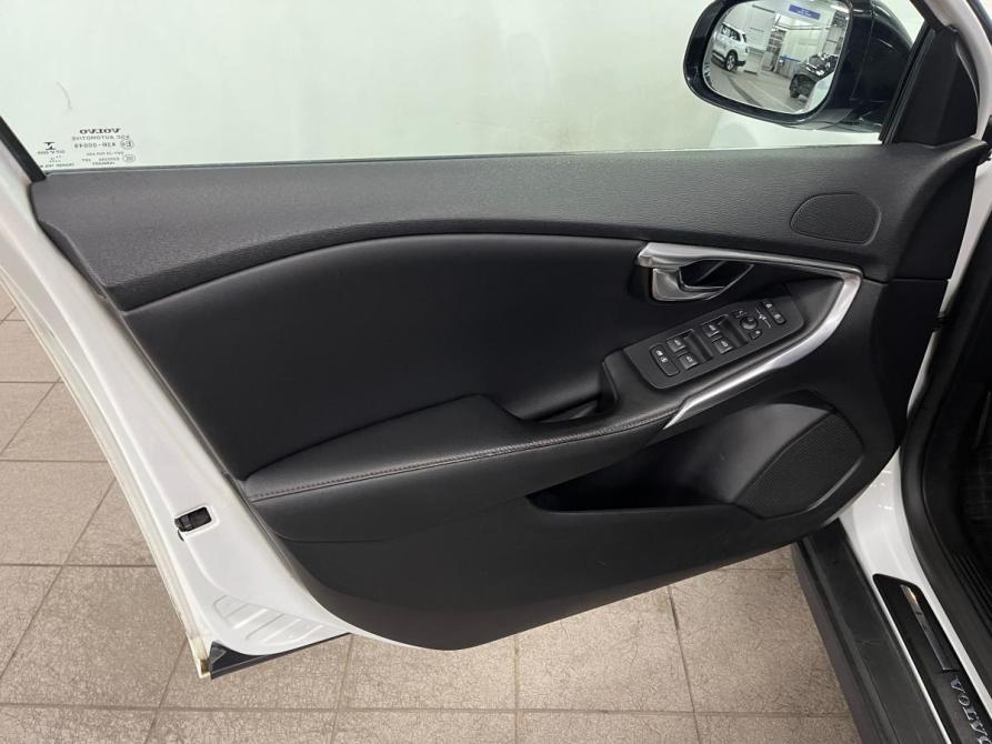 Volvo V40 Cross Country I Санкт-Петербург  - изображение 14