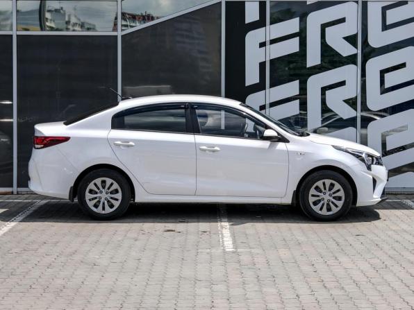 Kia Rio IV Рестайлинг с пробегом 2021 года, цена 1 595 000 рублей, 88666 км, седан, Автокод Объявления