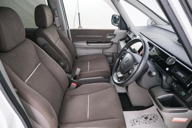 Honda Stepwgn V с пробегом 2015 года, цена 1 749 000 рублей, 123000 км, минивэн, Автокод Объявления
