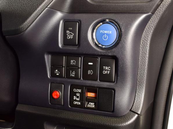 Toyota Voxy III (R80) с пробегом 2016 года, цена 1 649 999 рублей, 210287 км, минивэн, Автокод Объявления