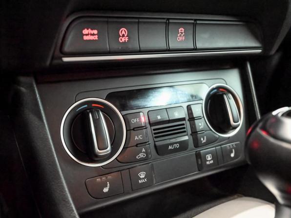 Audi Q3 I (8U) Рестайлинг с пробегом 2015 года, цена 2 000 000 рублей, 140243 км, внедорожник, Автокод Объявления