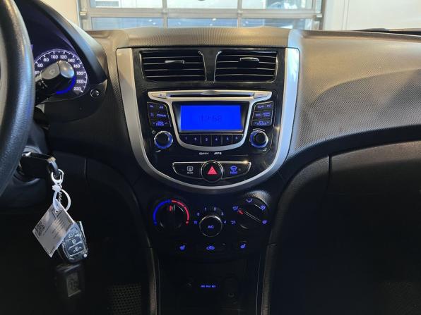 Hyundai Solaris I с пробегом 2013 года, цена 670 000 рублей, 156239 км, седан, Автокод Объявления