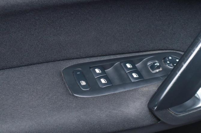 Peugeot 308 II Рестайлинг с пробегом 2017 года, цена 1 319 000 рублей, 154000 км, универсал, Автокод Объявления