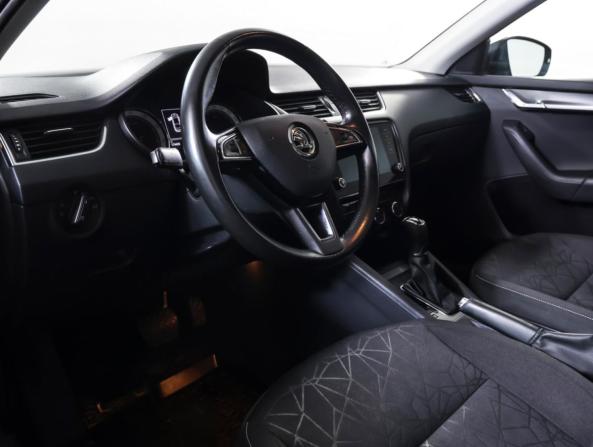 Skoda Octavia III (A7) Рестайлинг с пробегом 2020 года, цена 1 785 000 рублей, 174427 км, лифтбек, Автокод Объявления