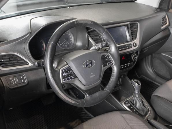 Hyundai Solaris II с пробегом 2018 года, цена 800 000 рублей, 293918 км, седан, Автокод Объявления