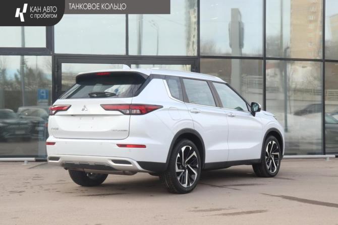 Mitsubishi Outlander IV с пробегом 2023 года, цена 4 015 000 рублей, 10 км, внедорожник, Автокод Объявления