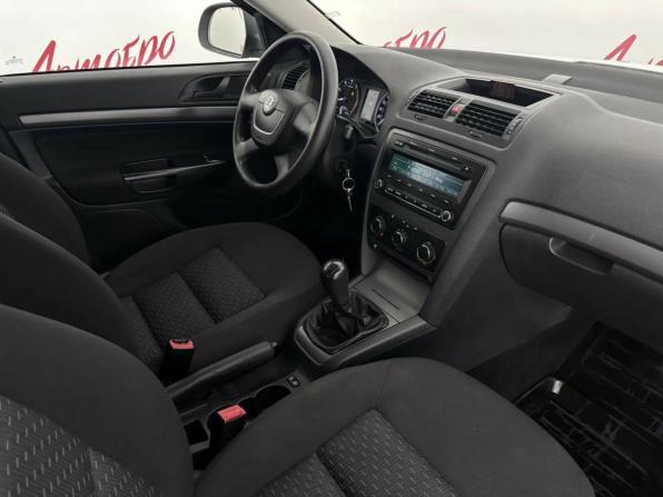Skoda Octavia II (A5) Рестайлинг с пробегом 2013 года, цена 810 000 рублей, 128354 км, лифтбек, Автокод Объявления