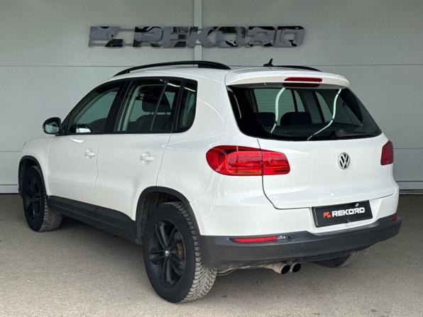 Volkswagen Tiguan I Рестайлинг с пробегом 2012 года, цена 1 059 000 рублей, 243642 км, внедорожник, Автокод Объявления