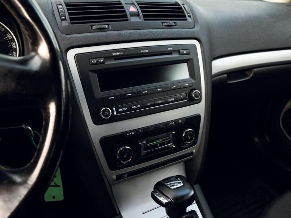Skoda Octavia II (A5) Рестайлинг с пробегом 2012 года, цена 939 000 рублей, 181818 км, лифтбек, Автокод Объявления