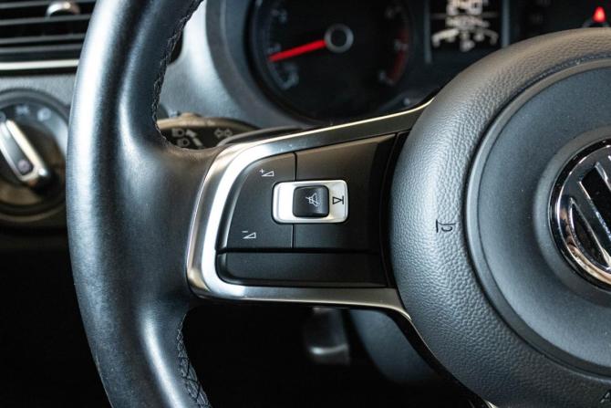 Volkswagen Polo V Рестайлинг с пробегом 2019 года, цена 1 349 000 рублей, 146034 км, седан, Автокод Объявления
