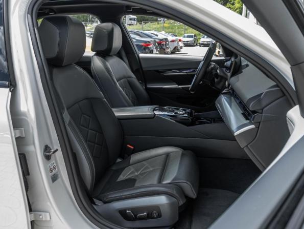 BMW 5 серии VIII (G60/G61/G68) с пробегом 2023 года, цена 7 655 880 рублей, 22695 км, седан, Автокод Объявления