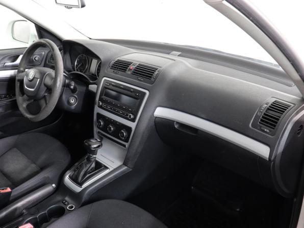 Skoda Octavia II (A5) Рестайлинг с пробегом 2011 года, цена 647 000 рублей, 230000 км, лифтбек, Автокод Объявления