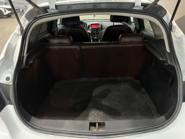 Opel Astra J Рестайлинг с пробегом 2013 года, цена 640 000 рублей, 134267 км, хэтчбек, Автокод Объявления