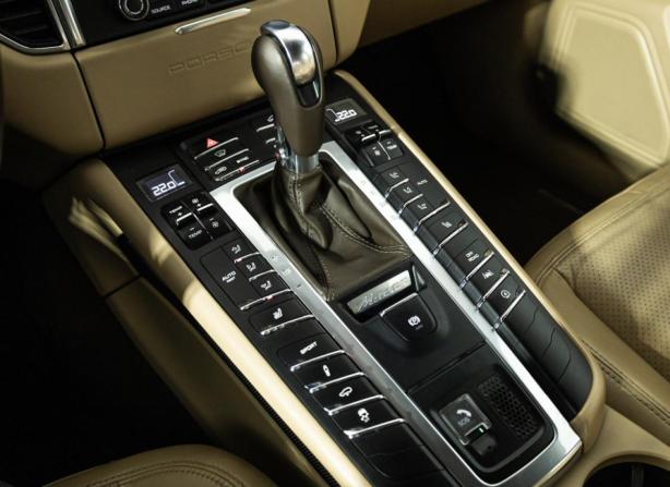 Porsche Macan I с пробегом 2017 года, цена 3 149 700 рублей, 148306 км, внедорожник, Автокод Объявления