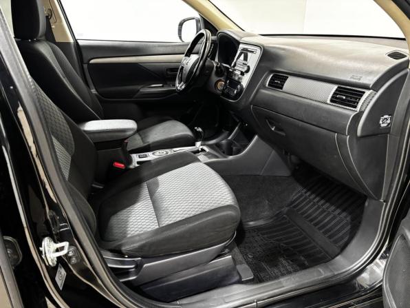 Mitsubishi Outlander III Рестайлинг 2 с пробегом 2015 года, цена 1 595 000 рублей, 182216 км, внедорожник, Автокод Объявления