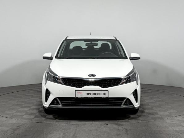 Kia Rio IV Рестайлинг с пробегом 2020 года, цена 1 590 000 рублей, 105000 км, седан, Автокод Объявления