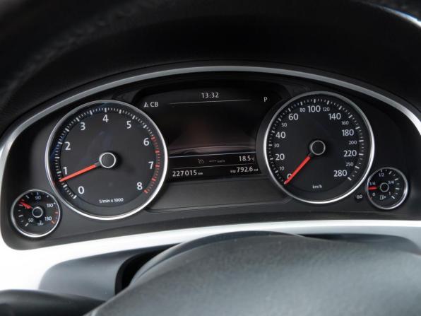 Volkswagen Touareg II с пробегом 2014 года, цена 2 230 000 рублей, 227015 км, внедорожник, Автокод Объявления