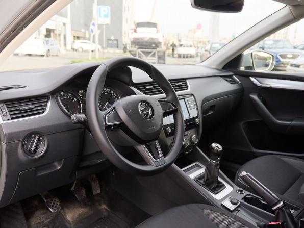 Skoda Octavia III (A7) Рестайлинг с пробегом 2017 года, цена 1 250 000 рублей, 215242 км, лифтбек, Автокод Объявления