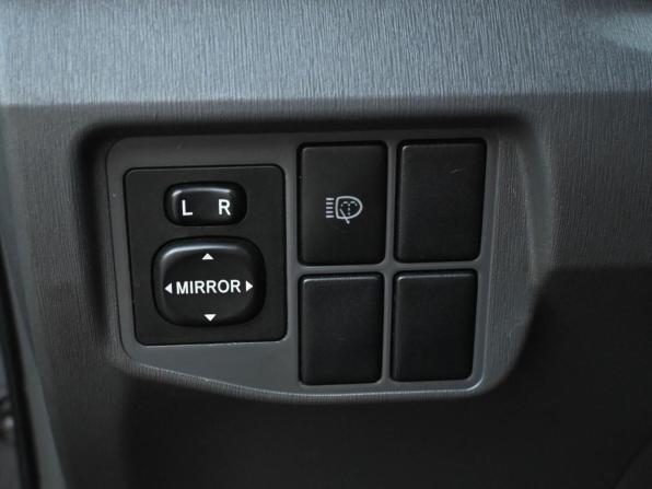 Toyota Prius III Рестайлинг (XW30) с пробегом 2011 года, цена 949 000 рублей, 367061 км, лифтбек, Автокод Объявления