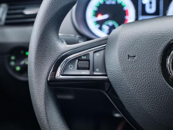 Skoda Octavia III (A7) Рестайлинг с пробегом 2023 года, цена 2 033 000 рублей, 105300 км, лифтбек, Автокод Объявления