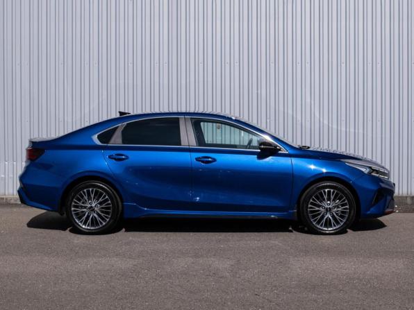 Kia Cerato IV Рестайлинг с пробегом 2022 года, цена 2 890 000 рублей, 10475 км, седан, Автокод Объявления