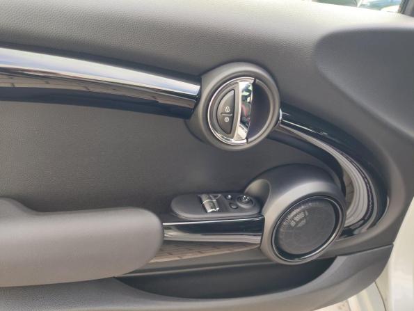 Mini Hatch III (F55/F56) Рестайлинг с пробегом 2018 года, цена 3 299 000 рублей, 46613 км, хэтчбек, Автокод Объявления