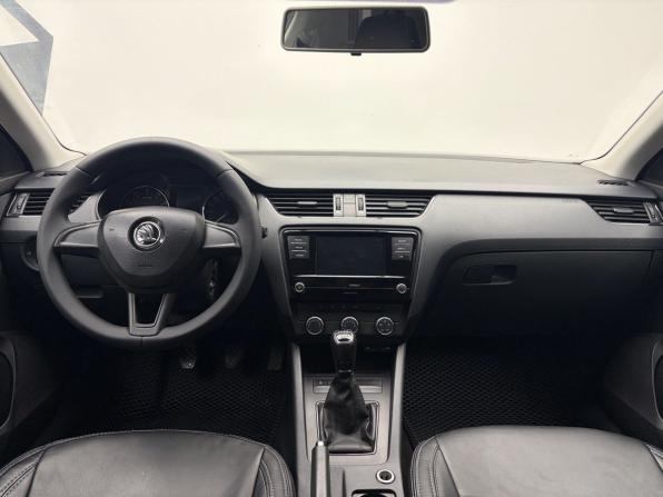 Skoda Octavia III (A7) Рестайлинг с пробегом 2017 года, цена 1 499 000 рублей, 175437 км, лифтбек, Автокод Объявления