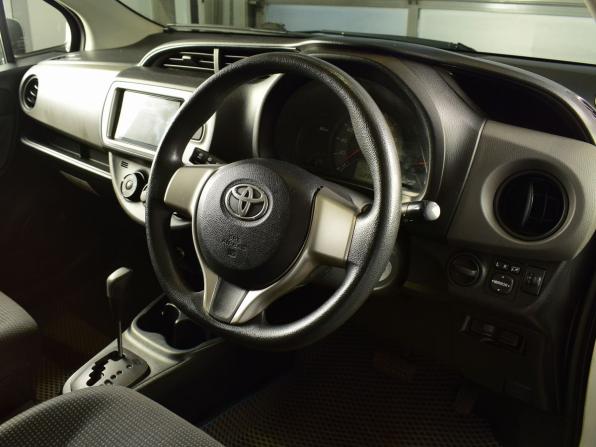 Toyota Vitz III (XP130) Рестайлинг с пробегом 2015 года, цена 749 995 рублей, 233747 км, хэтчбек, Автокод Объявления